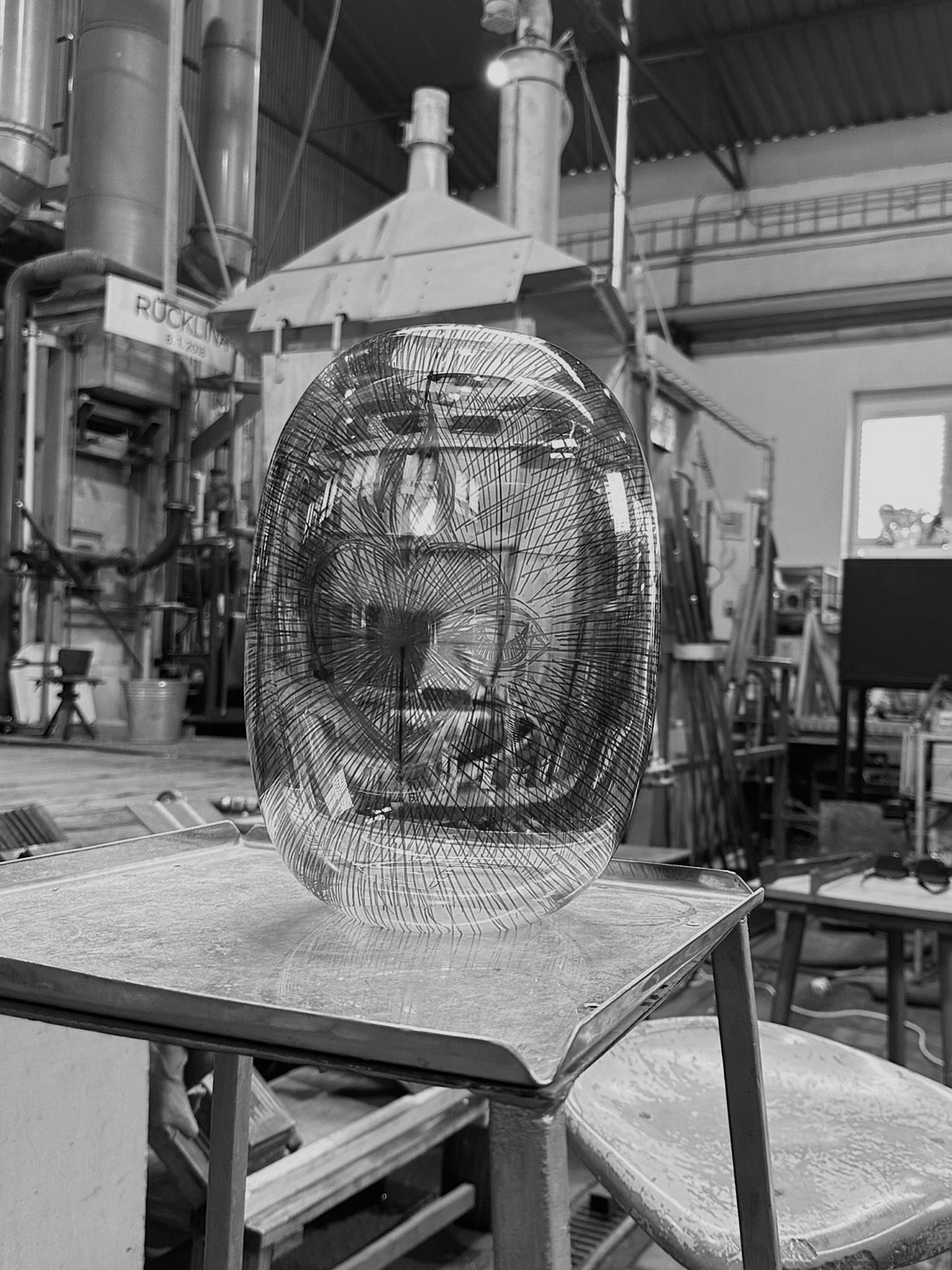 Sacred Bond vase 30 cm